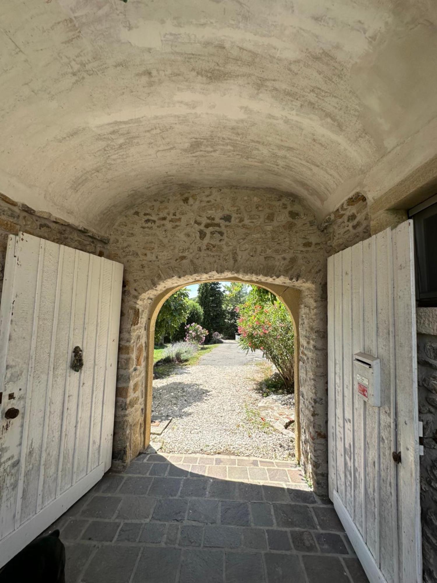 Chambre D'Hotes, Mas De Louise Rousson  外观 照片